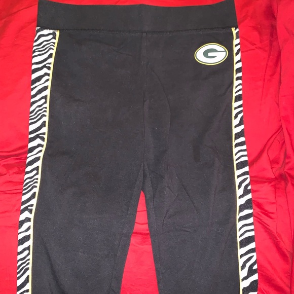Green Bay Packer Capri Leggings - Picture 4 of 5
